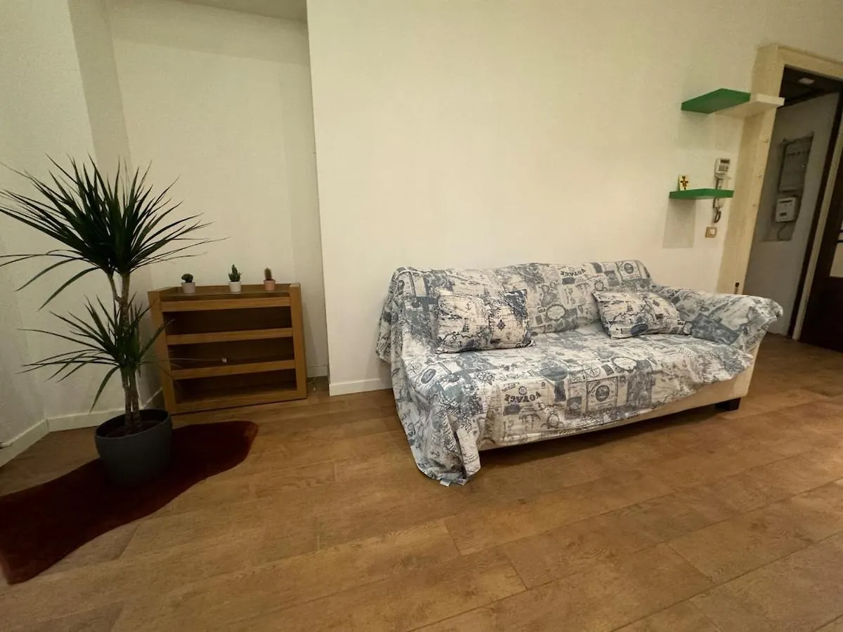 מילאנו Spacious Three Room Apartment In Corso Vercelli, In The Center איטליה