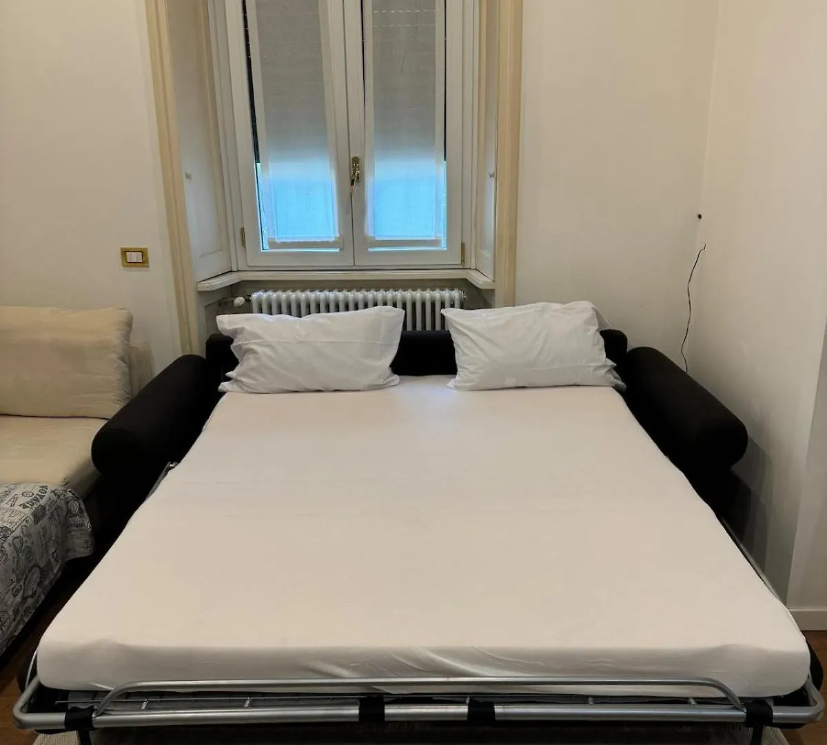 Spacious Three Room Apartment In Corso Vercelli, In The Center Milán