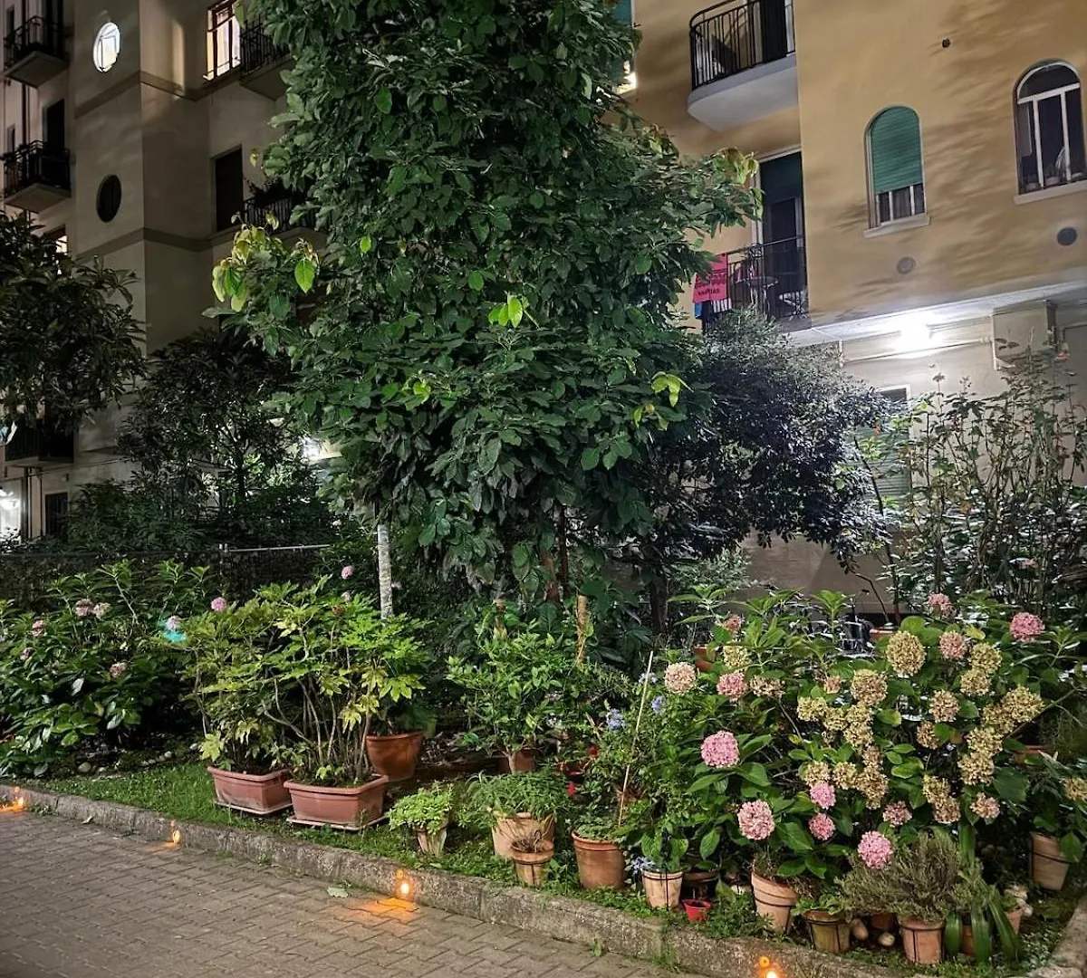 Spacious Three Room Apartment In Corso Vercelli, In The Center Mediolan