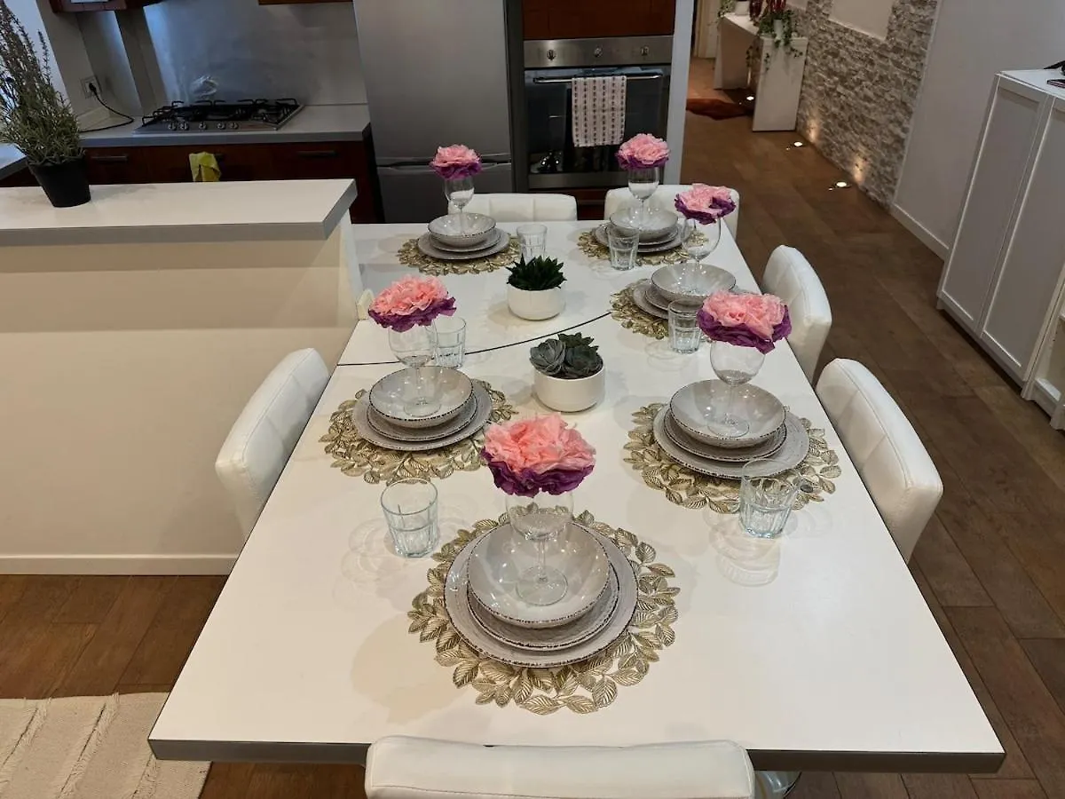 Spacious Three Room Apartment In Corso Vercelli, In The Center Milán