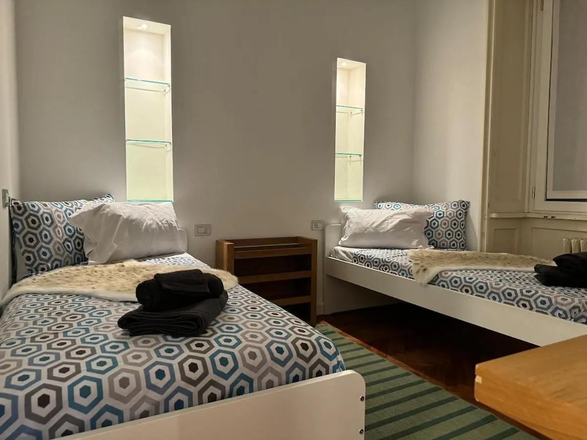 Spacious Three Room Apartment In Corso Vercelli, In The Center Milán