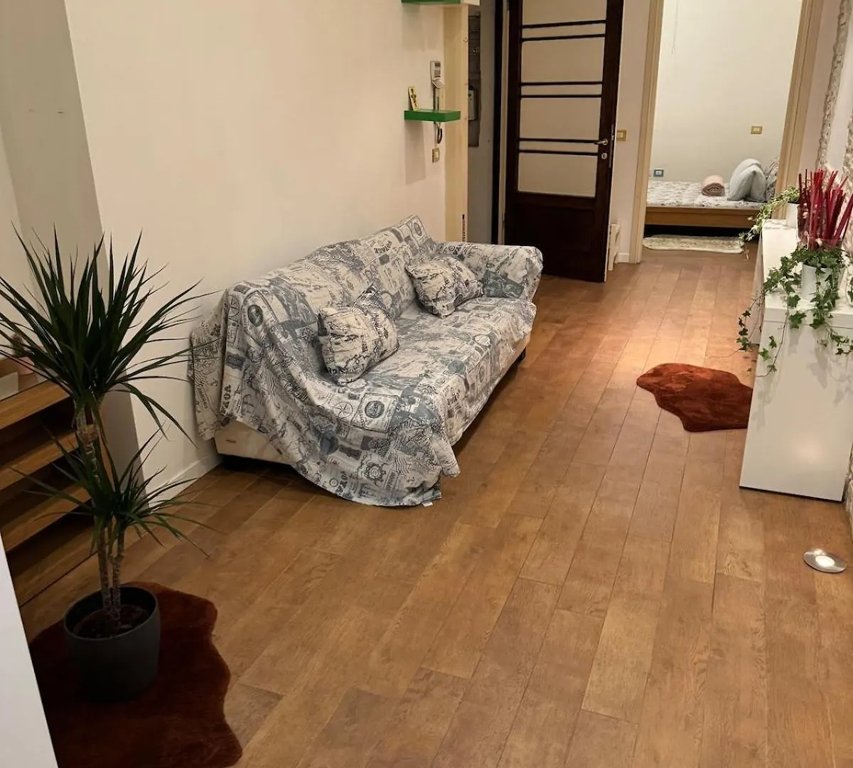Spacious Three Room Apartment In Corso Vercelli, In The Center Milan